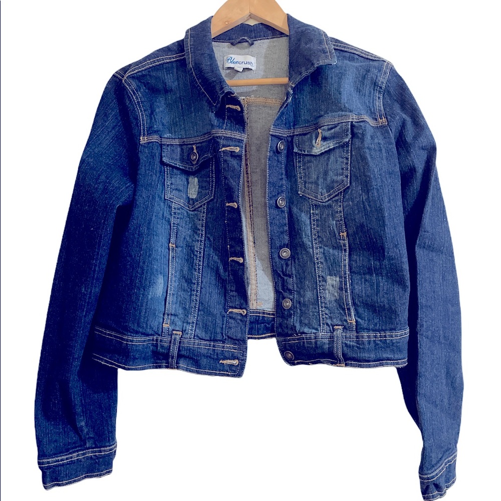 👖 Adorable distressed jean jacket.